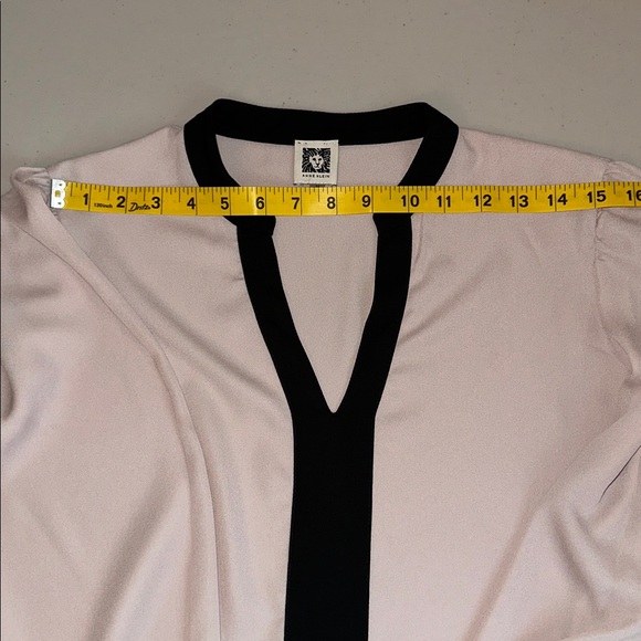Elegant ANNE KLEIN Women's Blouse with Black Trim Size Medium. - Picture 7 of 16